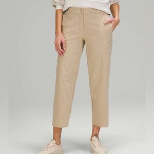 NWOT Lulu Lemon Ventlight Cargo Mid Rise Crop Athleisure Snap Button Camel Pants